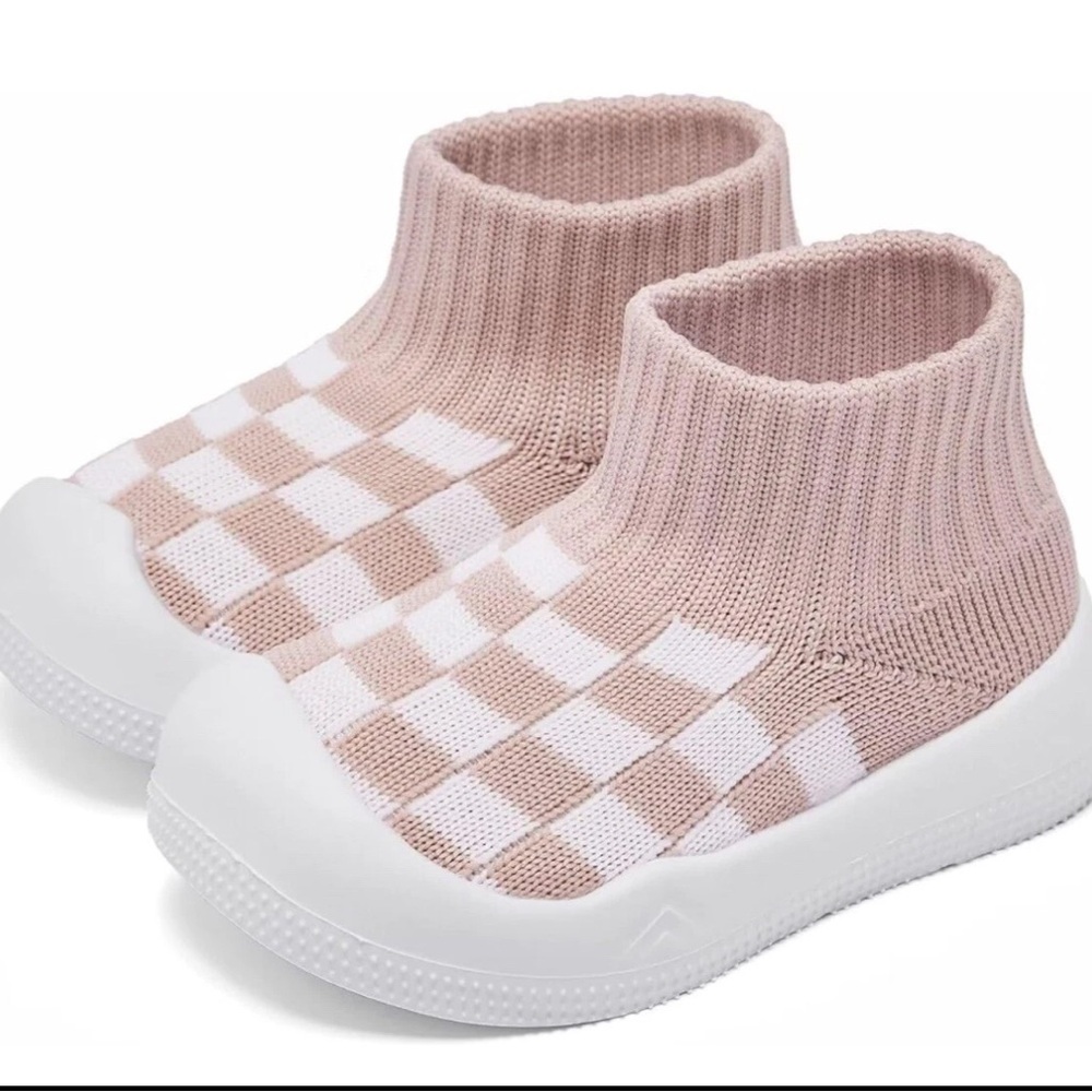 Eashi Toddlers’ Slip-On Knit Sneakers / Beige & White